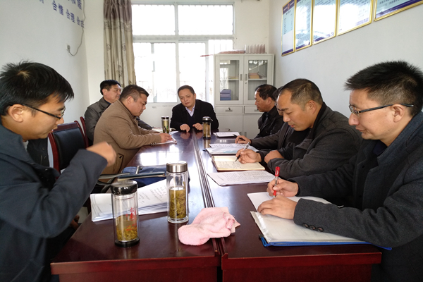 田维胜到冯瓴乡花墙村督导脱贫攻坚工作