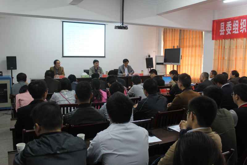 霍邱县召开2014年乡镇机关新招录公务员分配选岗会议